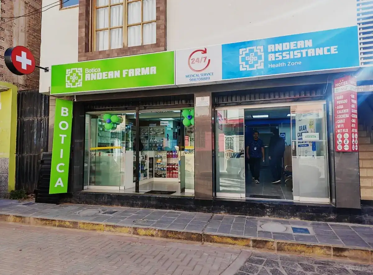 Fachada compartida de Andean Farma y Andean Assistance en Chivay